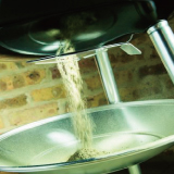 COMPACT KETTLE™ チャコールグリル<span>(22インチ)</span>